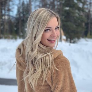 Meet your Posher, Saylor